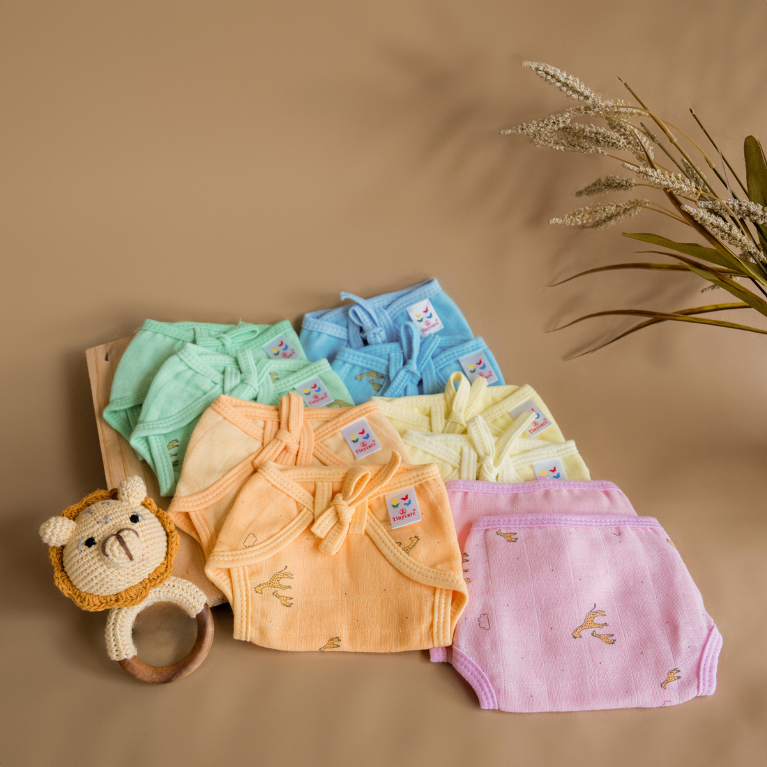 Tinycare Giraffe Print & Solid Muslin Basic Langot with Strings